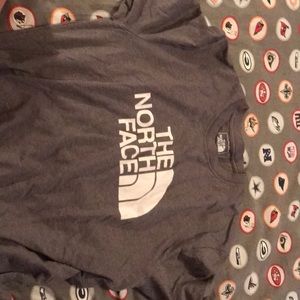 Men’s North Face tee